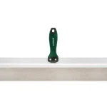 Outil(s) de peintre ou à enduire